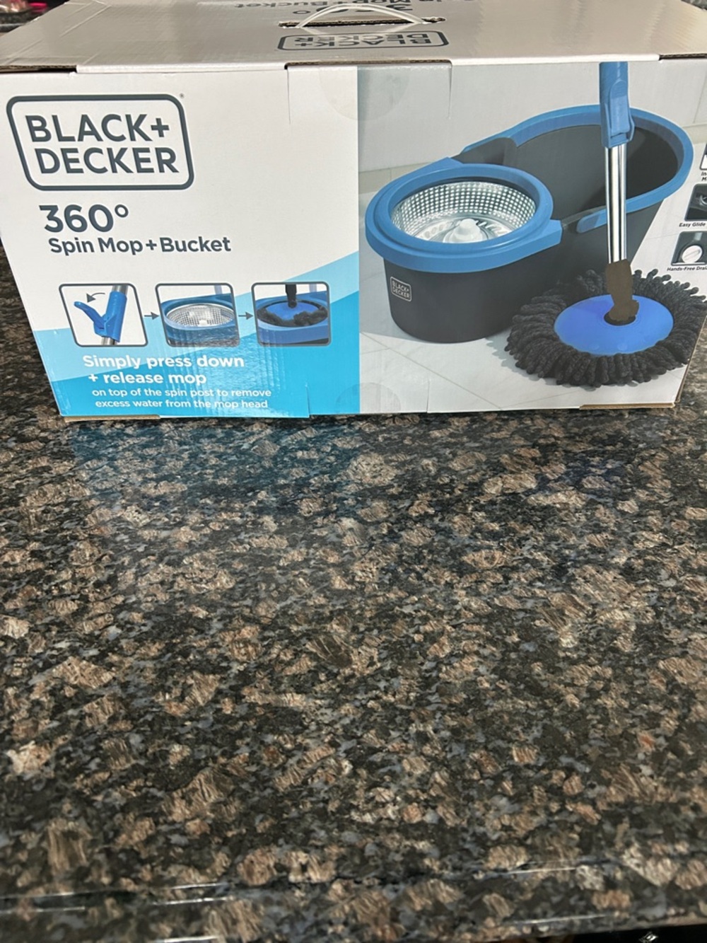 BLACK + DECKER 360o SPIN MOP + BUCKET NWT
